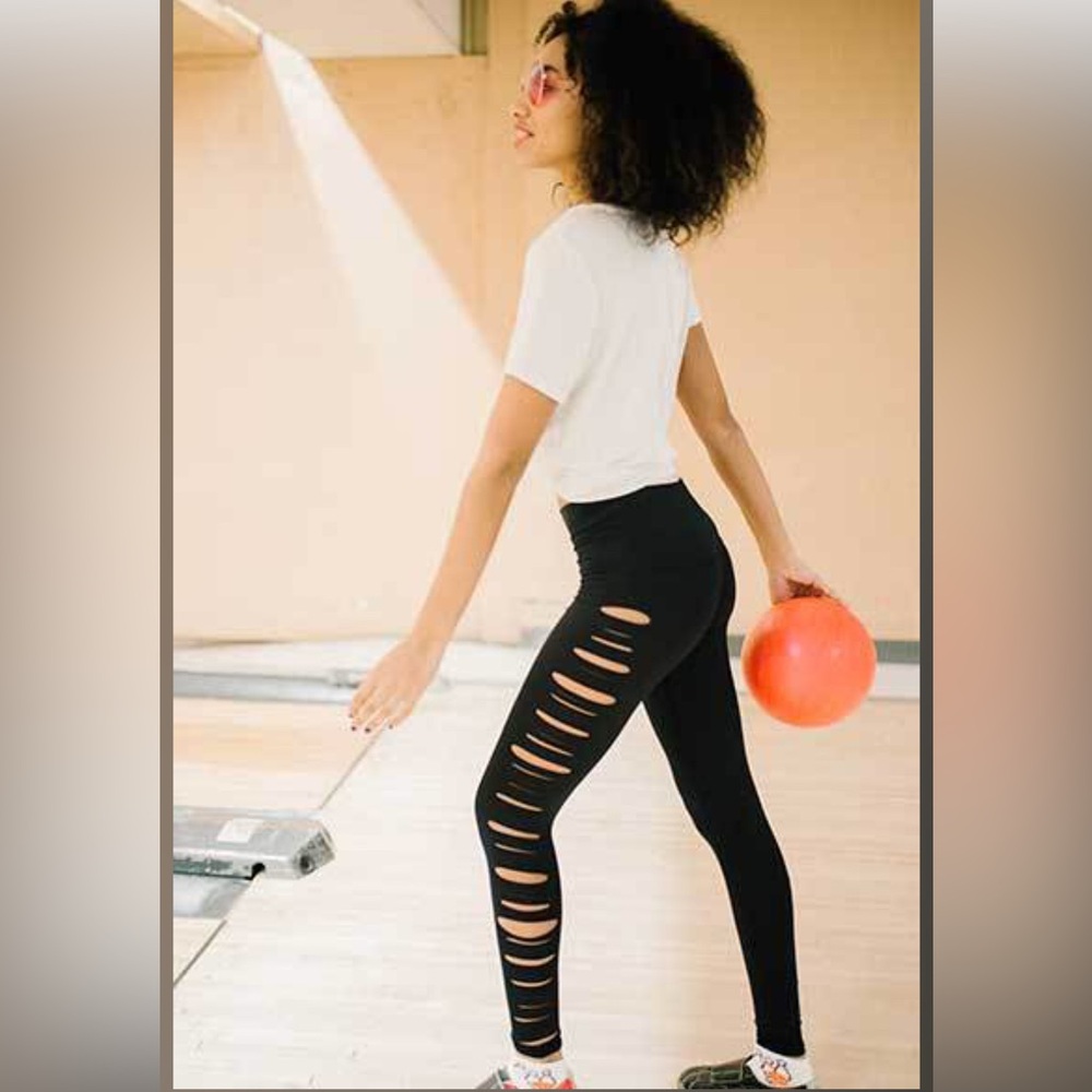 Black Cutout Teeki Yoga Pants Small - NWOT